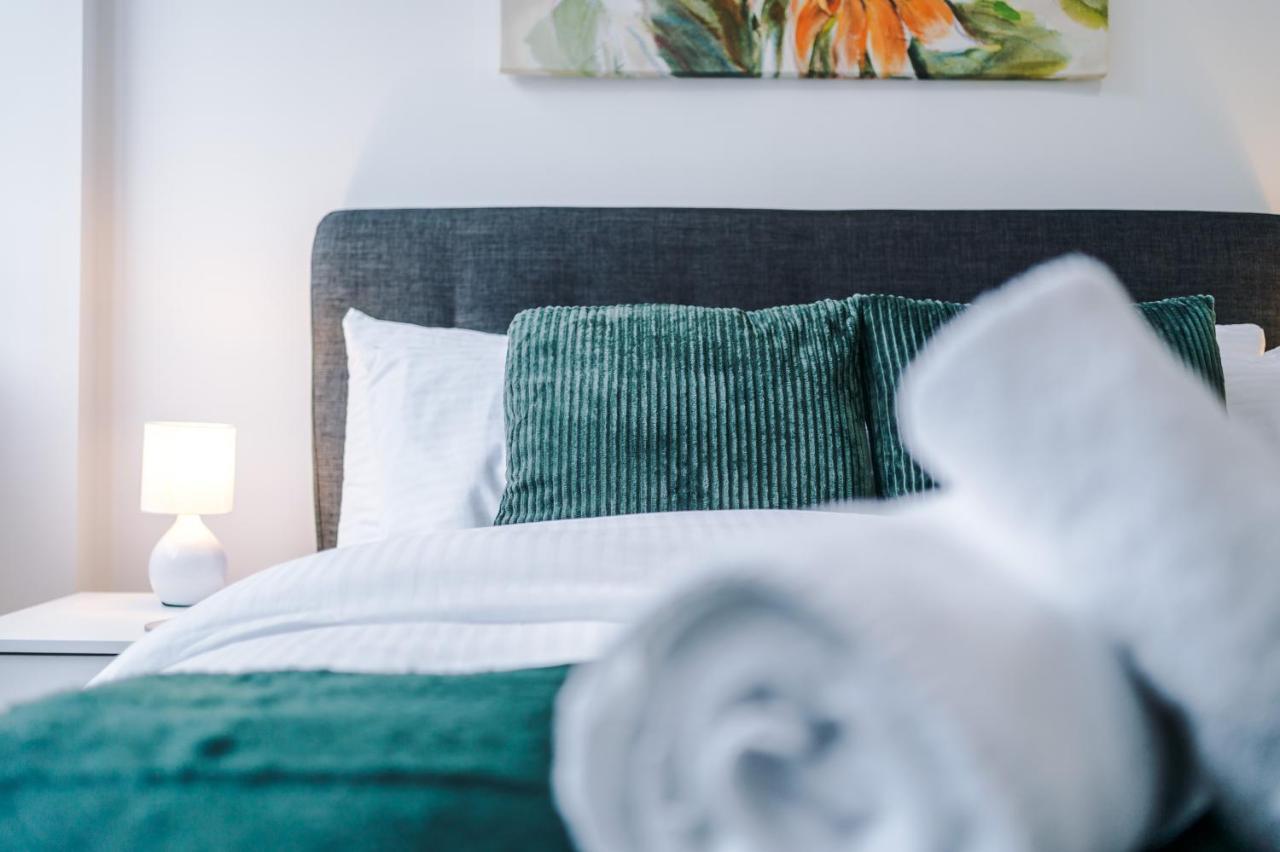 New! Stylish 2-Bed Apartment In Manchester By 53 Degrees Property - Amazing Location, Ideal For Small Groups - Sleeps 4! Kültér fotó