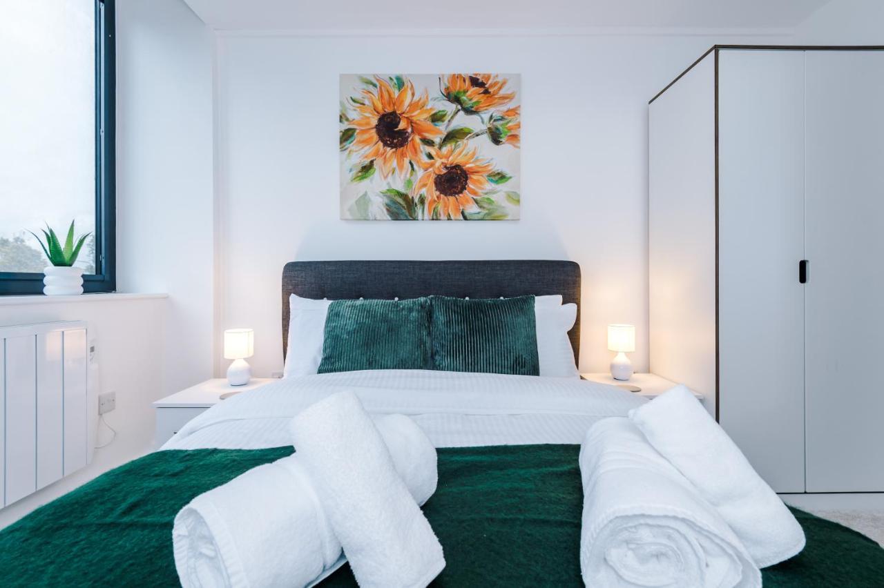 New! Stylish 2-Bed Apartment In Manchester By 53 Degrees Property - Amazing Location, Ideal For Small Groups - Sleeps 4! Kültér fotó