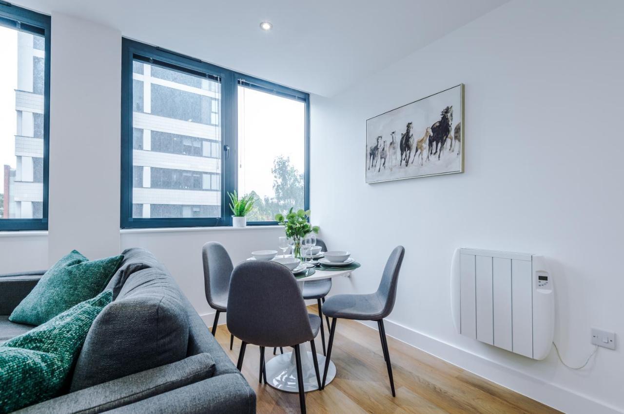 New! Stylish 2-Bed Apartment In Manchester By 53 Degrees Property - Amazing Location, Ideal For Small Groups - Sleeps 4! Kültér fotó