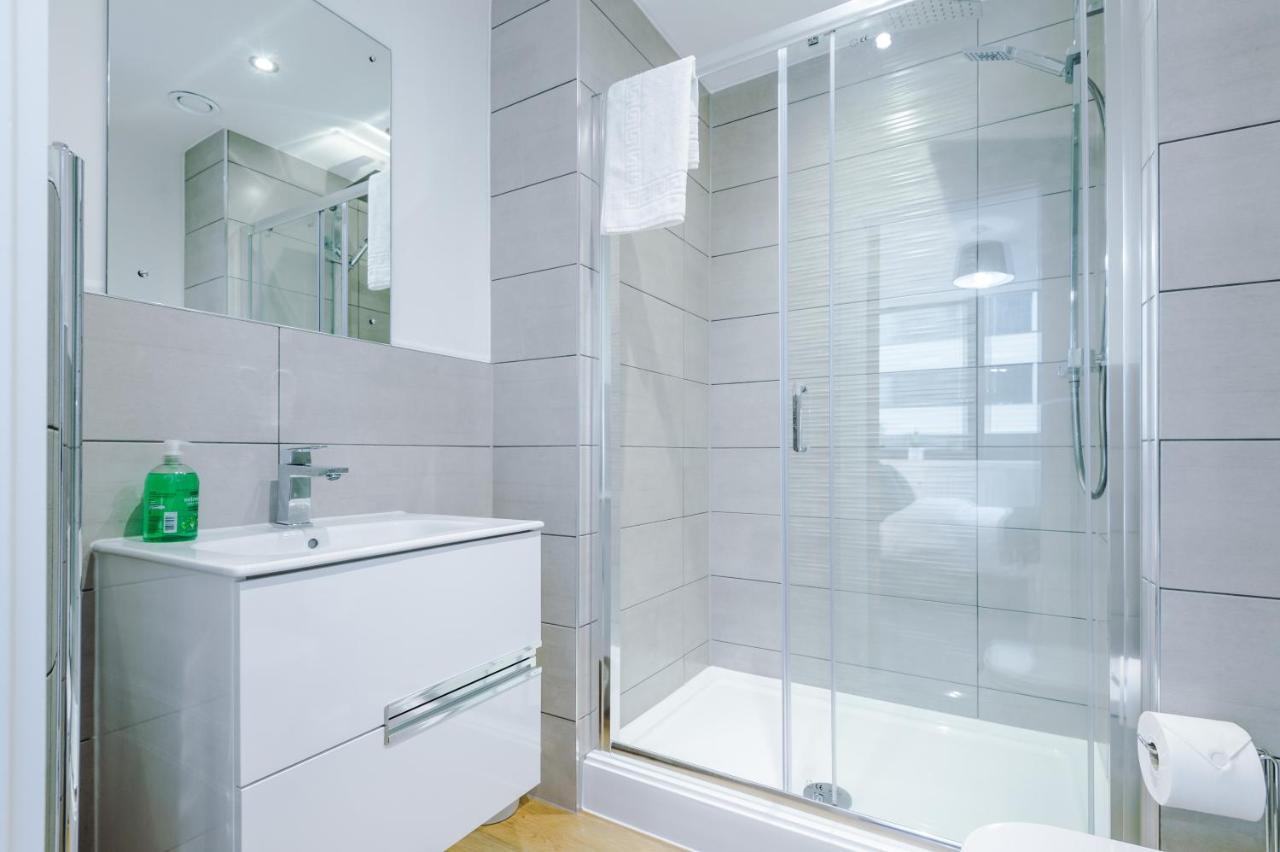 New! Stylish 2-Bed Apartment In Manchester By 53 Degrees Property - Amazing Location, Ideal For Small Groups - Sleeps 4! Kültér fotó